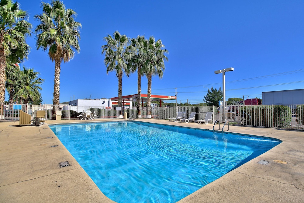 Motel6 Nogales, AZ - Mariposa Road 26/31