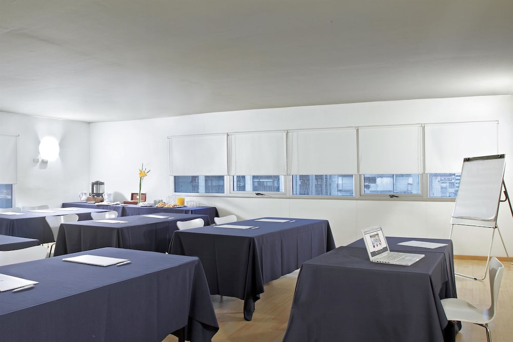 Dazzler by Wyndham Buenos Aires Maipu 73/76