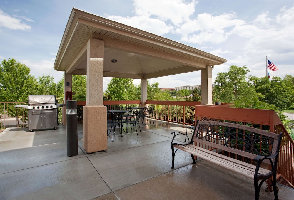 Sonesta Simply Suites Denver West Federal Center 29/38