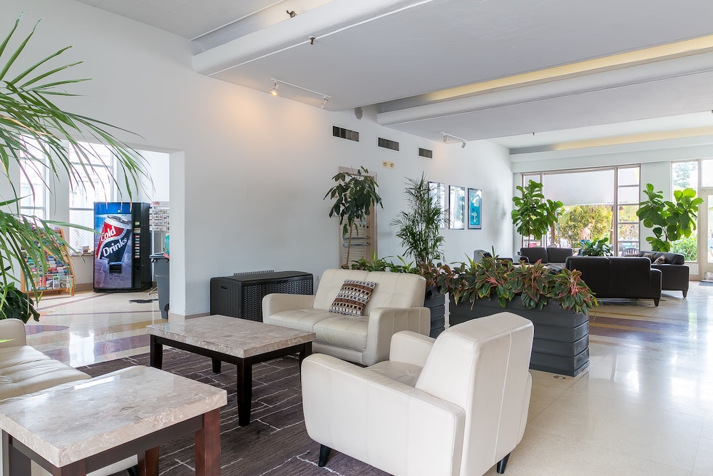 Tropics Hotel And Hostels 29/49