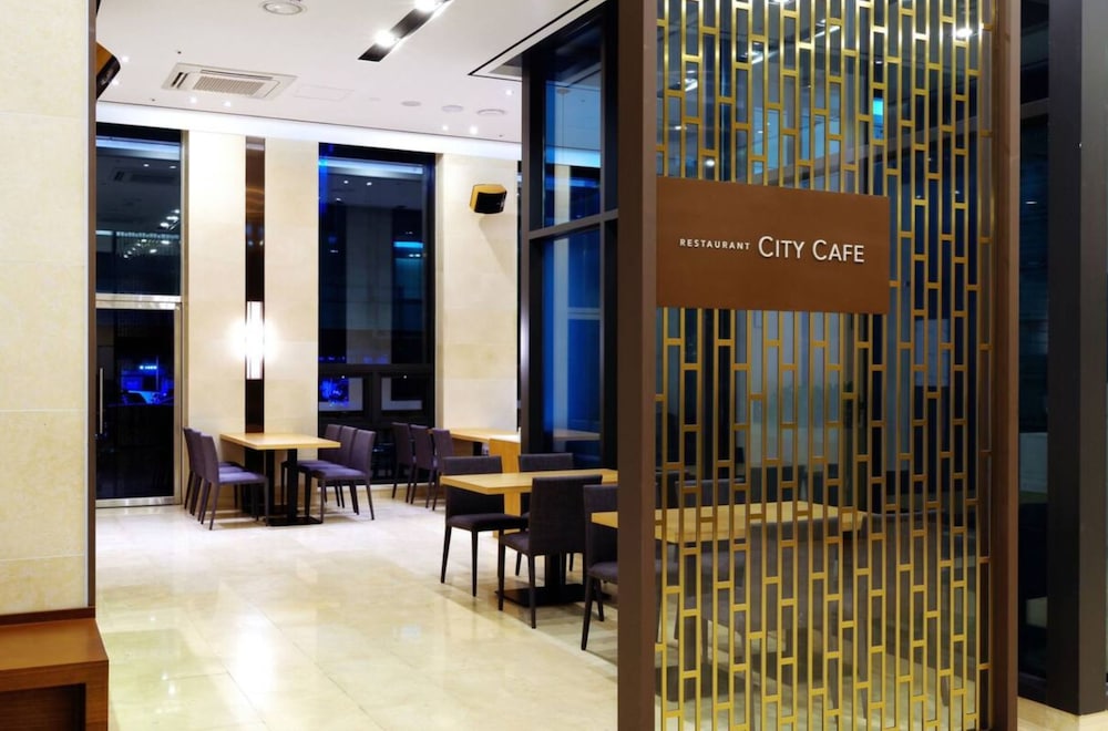 On City Hotel 28/43