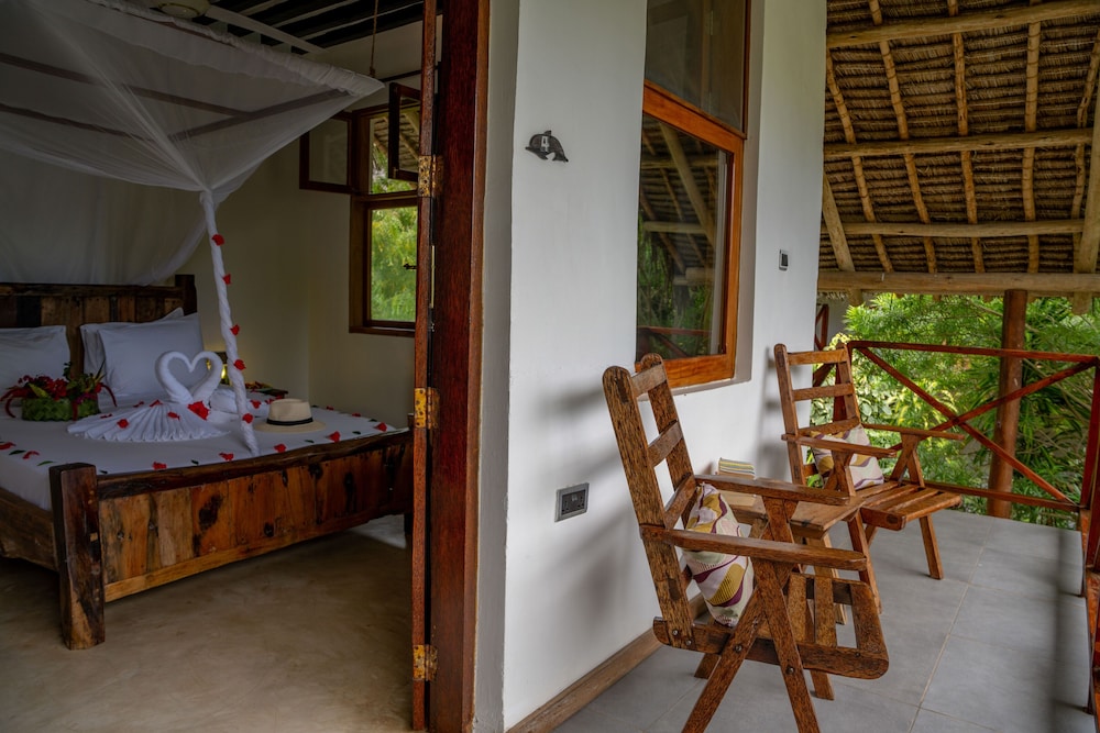 Aluna Beach Lodge 10/50