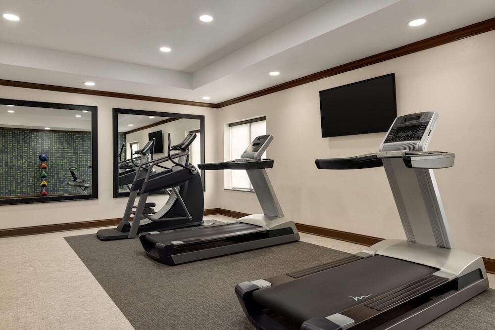 La Quinta Inn Suites By Wyndham Memphis Wolfchase 34/63