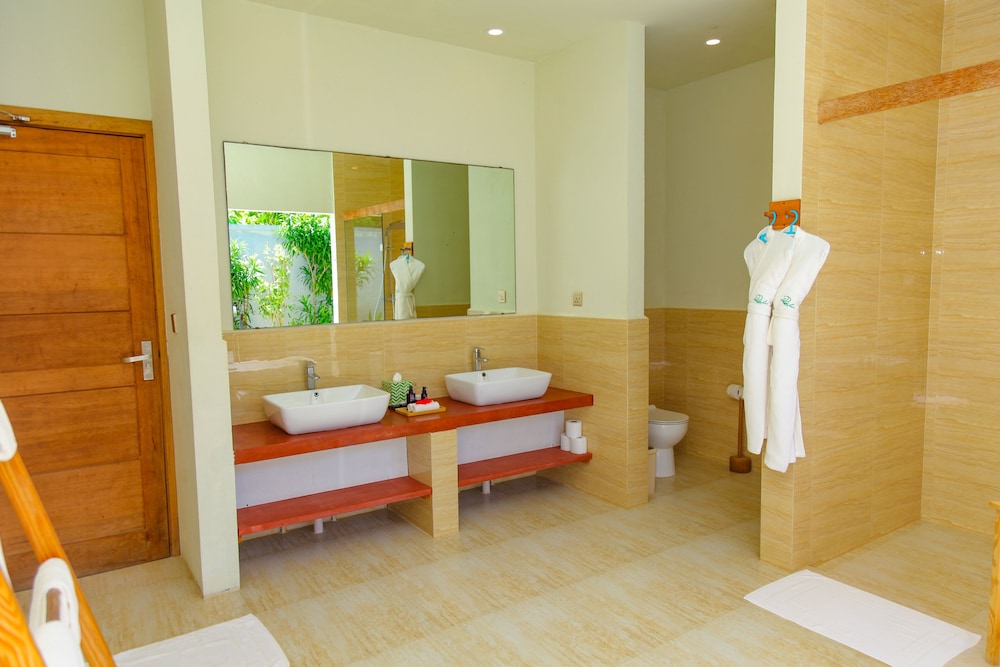 Rahaa Resort Maldives 50/50