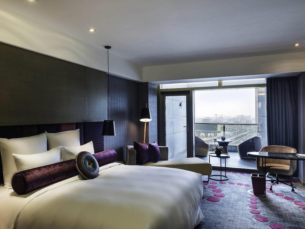 SUPERIOR, KING BED
