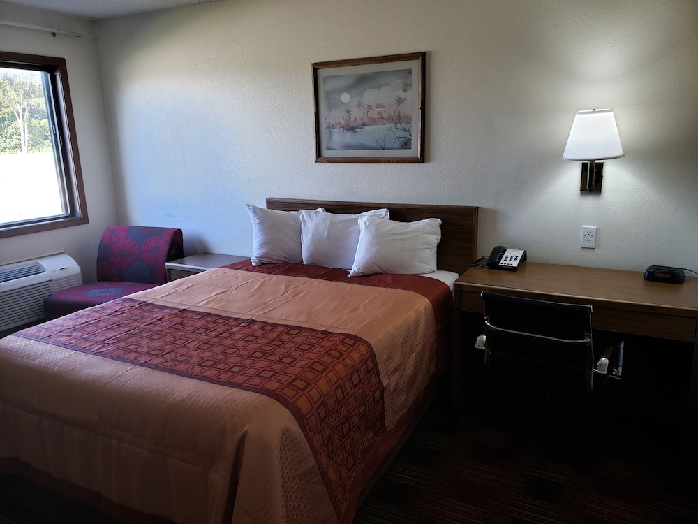 Americas Best Value Inn & Suites Harrisonville 16/33