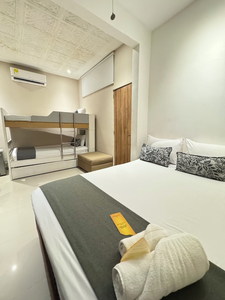 Standard, Quadruple, 2 Double Beds