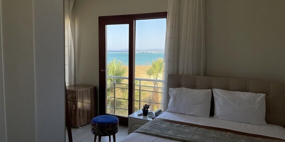 Cunda Demir Hotel 11/20