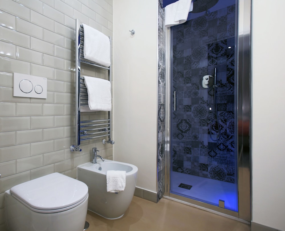 Trevi Contemporary Suite 29/42