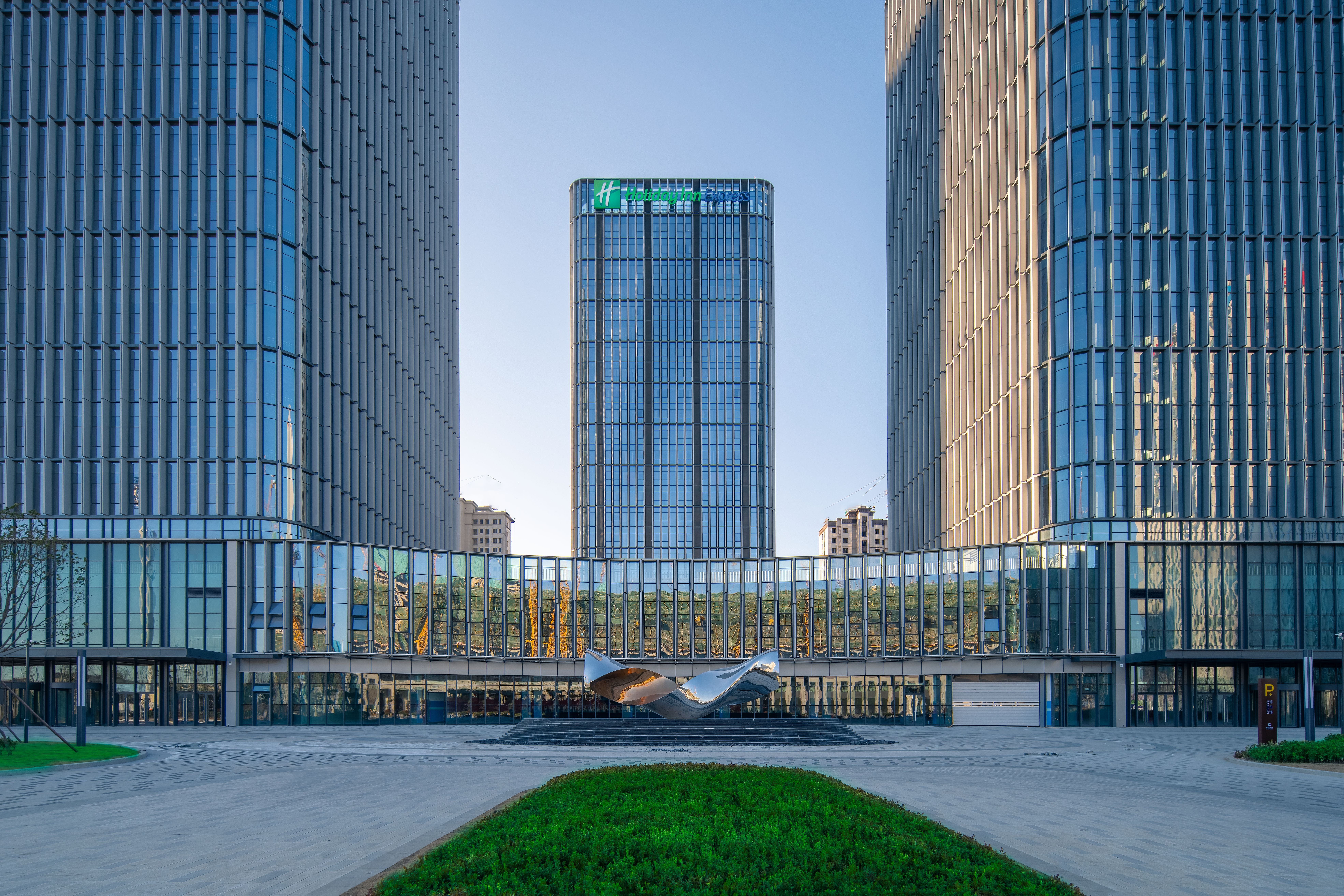 Holiday Inn Express Qingdao Northern West Coast 42/45