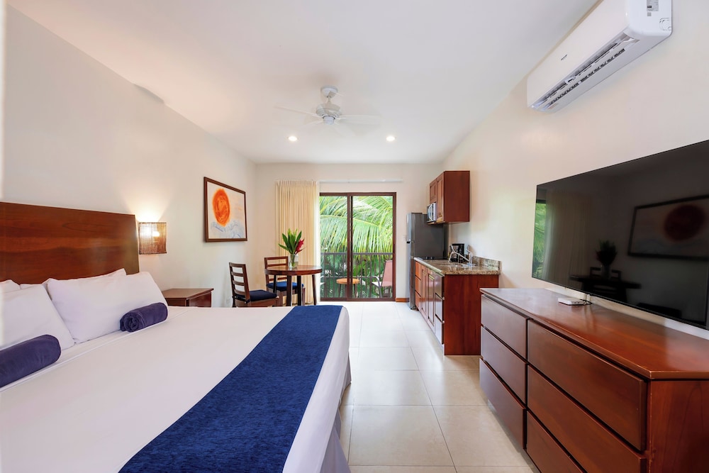 The Coast Beachfront Hotel 20/50