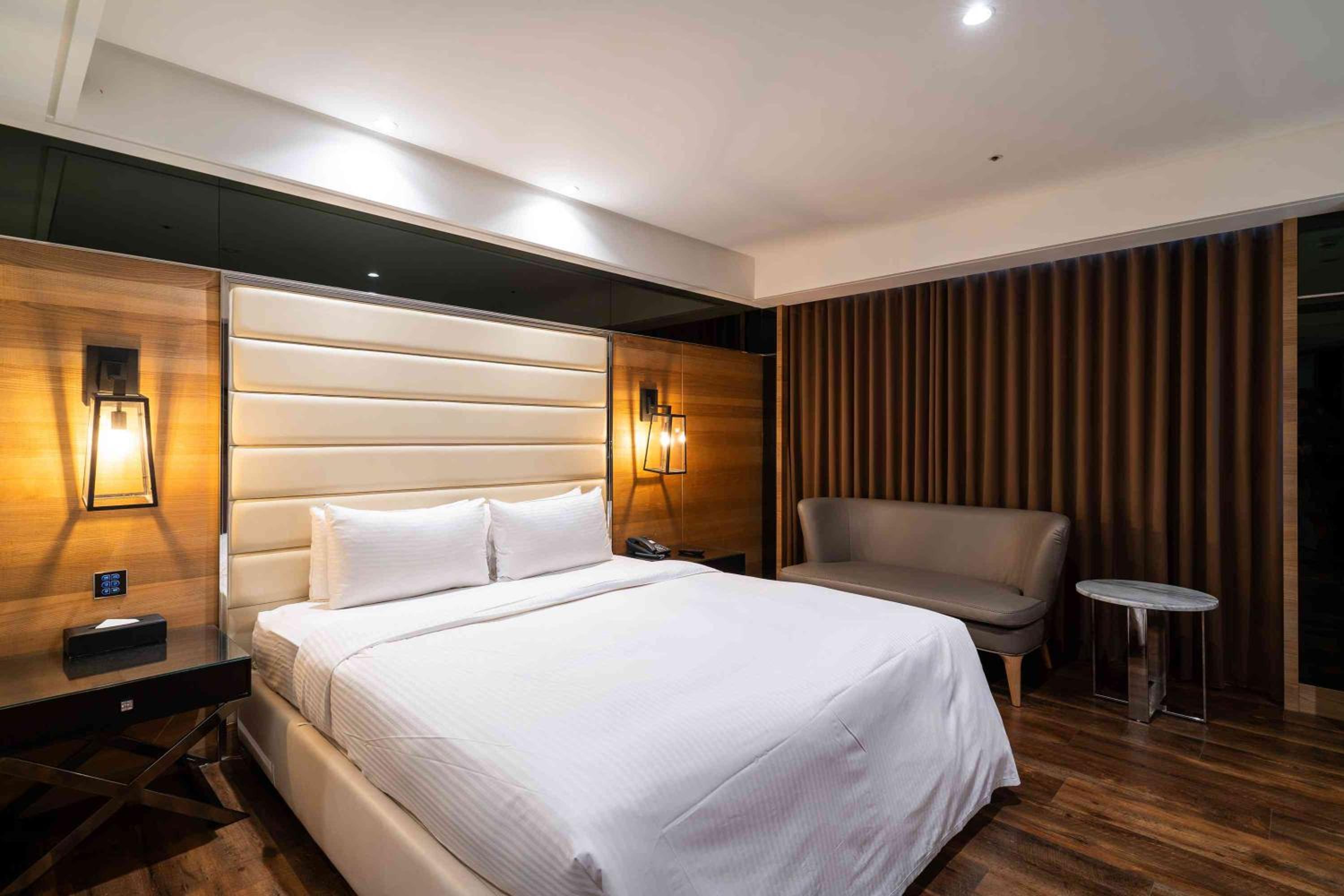 Business, Double Bed