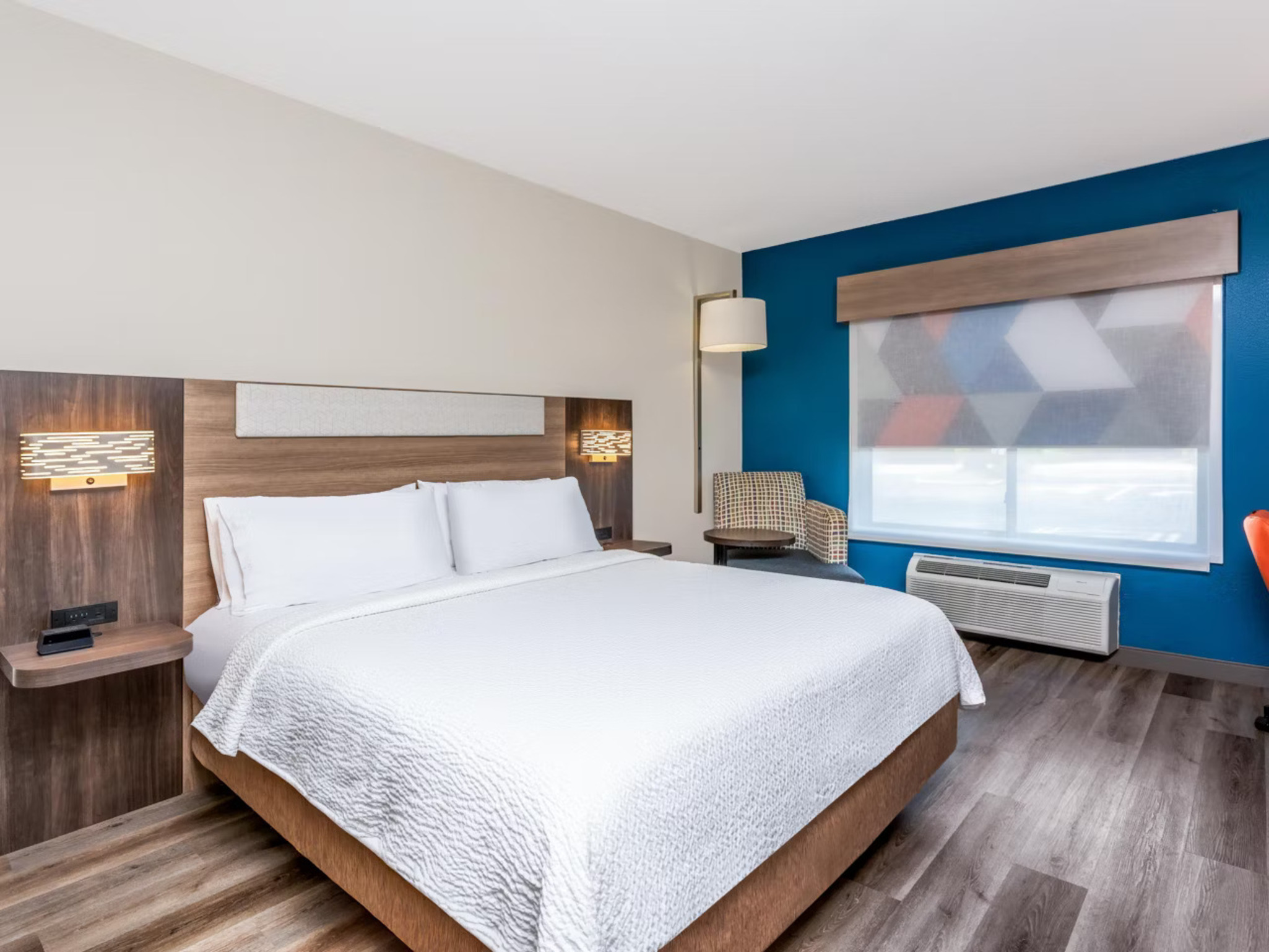 غرفة بسرير كينج، Holiday Inn Express & Suites Jacksonville - Blount Island, an IHG Hotel 2/4
