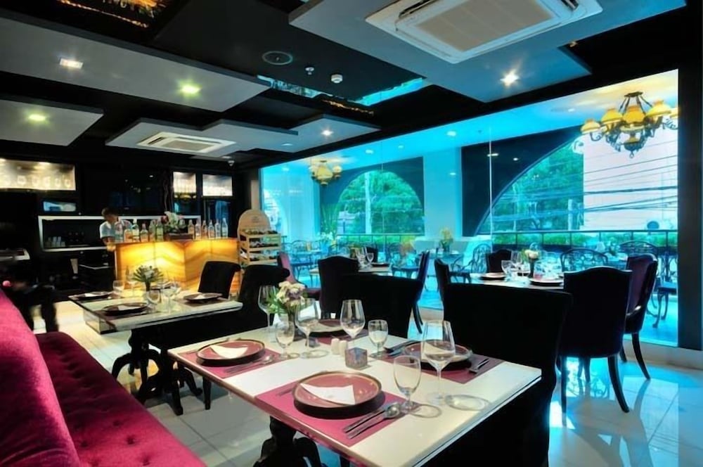 Skye Hotel Bangkok 48/58