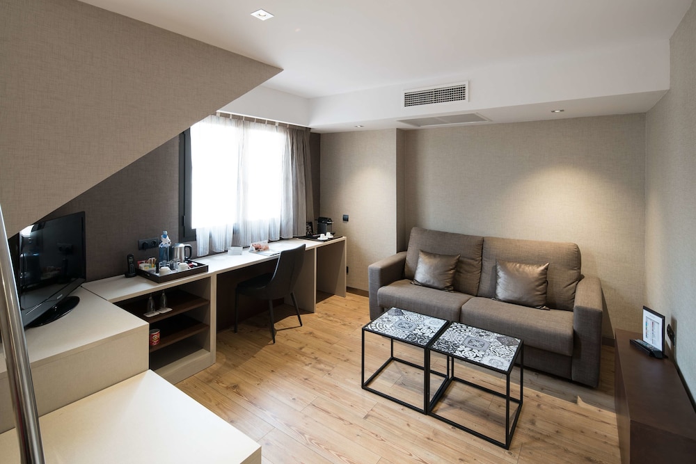 Catalonia Born Hotel 44/62