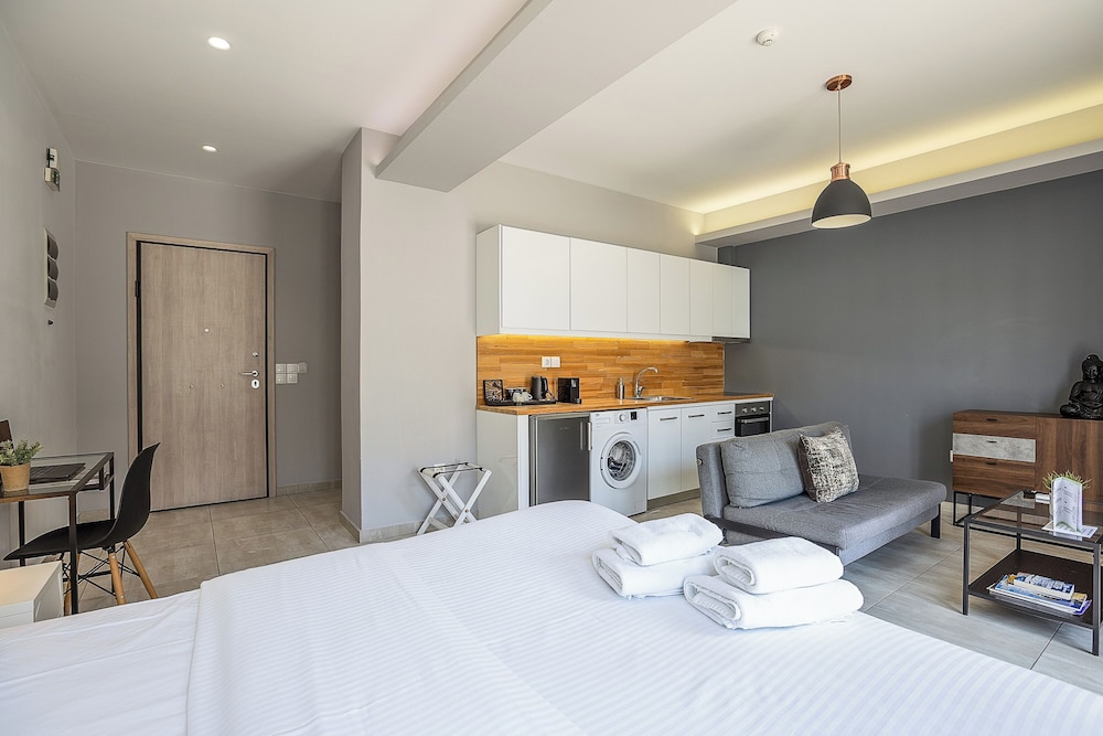 The Omnia Collection Pagrati 24/60