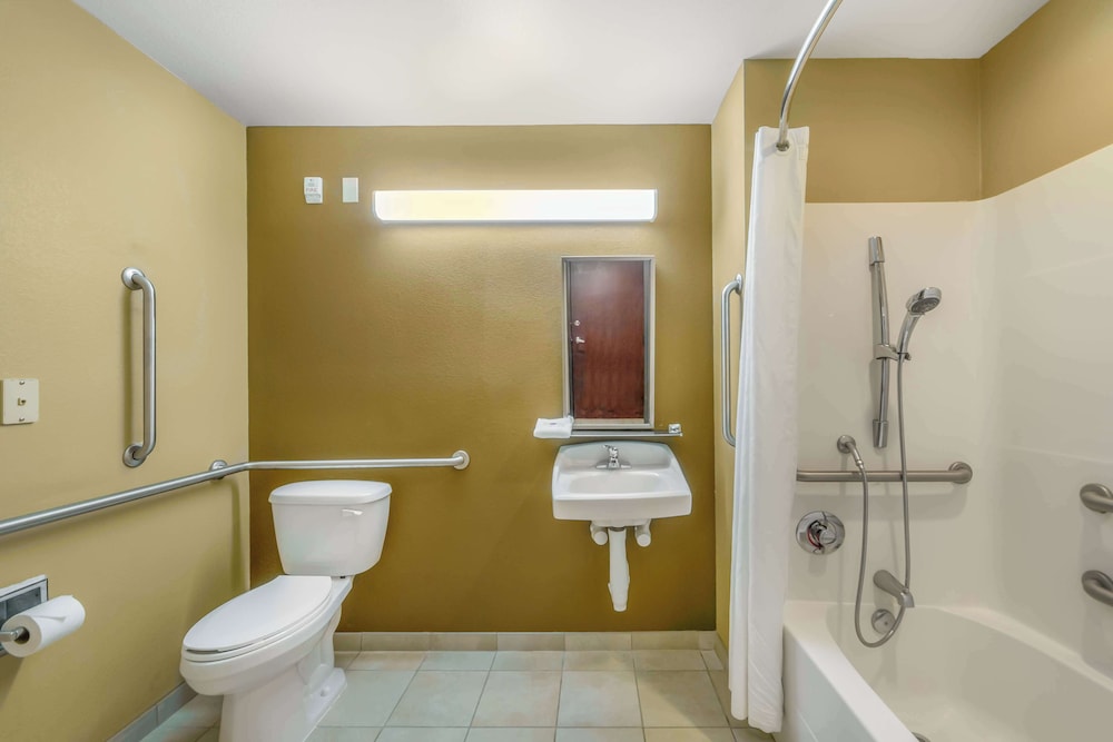 Microtel Inn And Suites Breaux Bridge 24/49