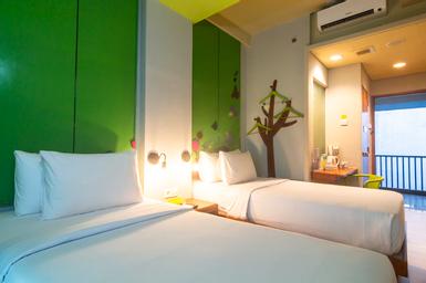 Max Happiness, Twin Beds, Smoking