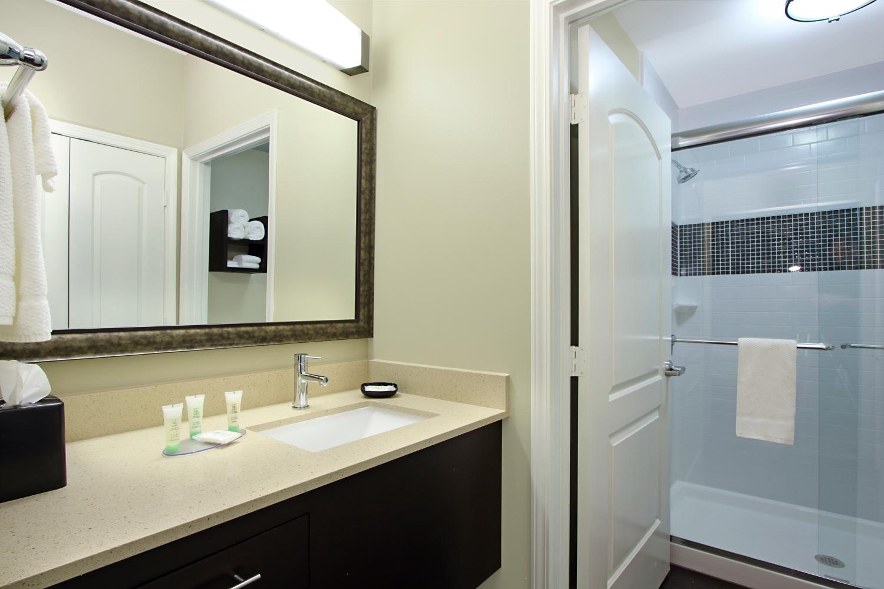 2 Bedrooms, Suite, Accessible, STAYBRIDGE SUITES HOUSTON - MEDICAL CENTER 8/10