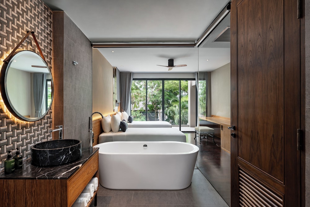 Noku Phuket 50/50