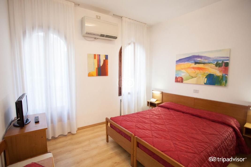 Room, Quadruple