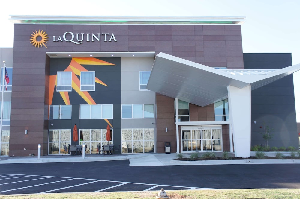 La Quinta Inn and Suites by Wyndham Perry 1/32