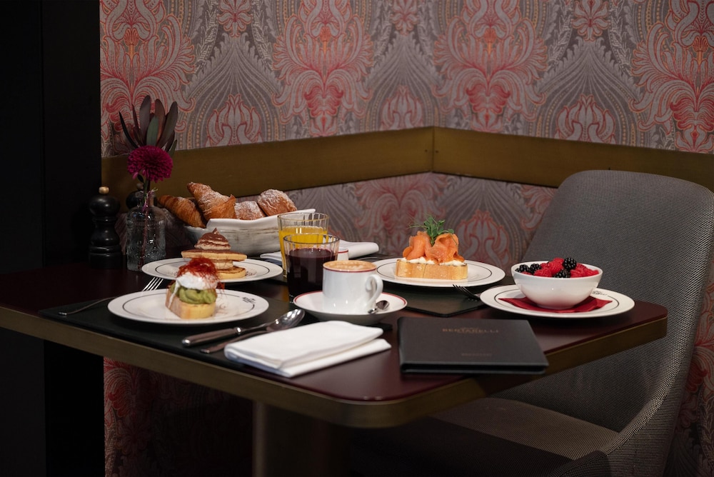 Radisson Collection Hotel, Palazzo Touring Club Milan 57/73
