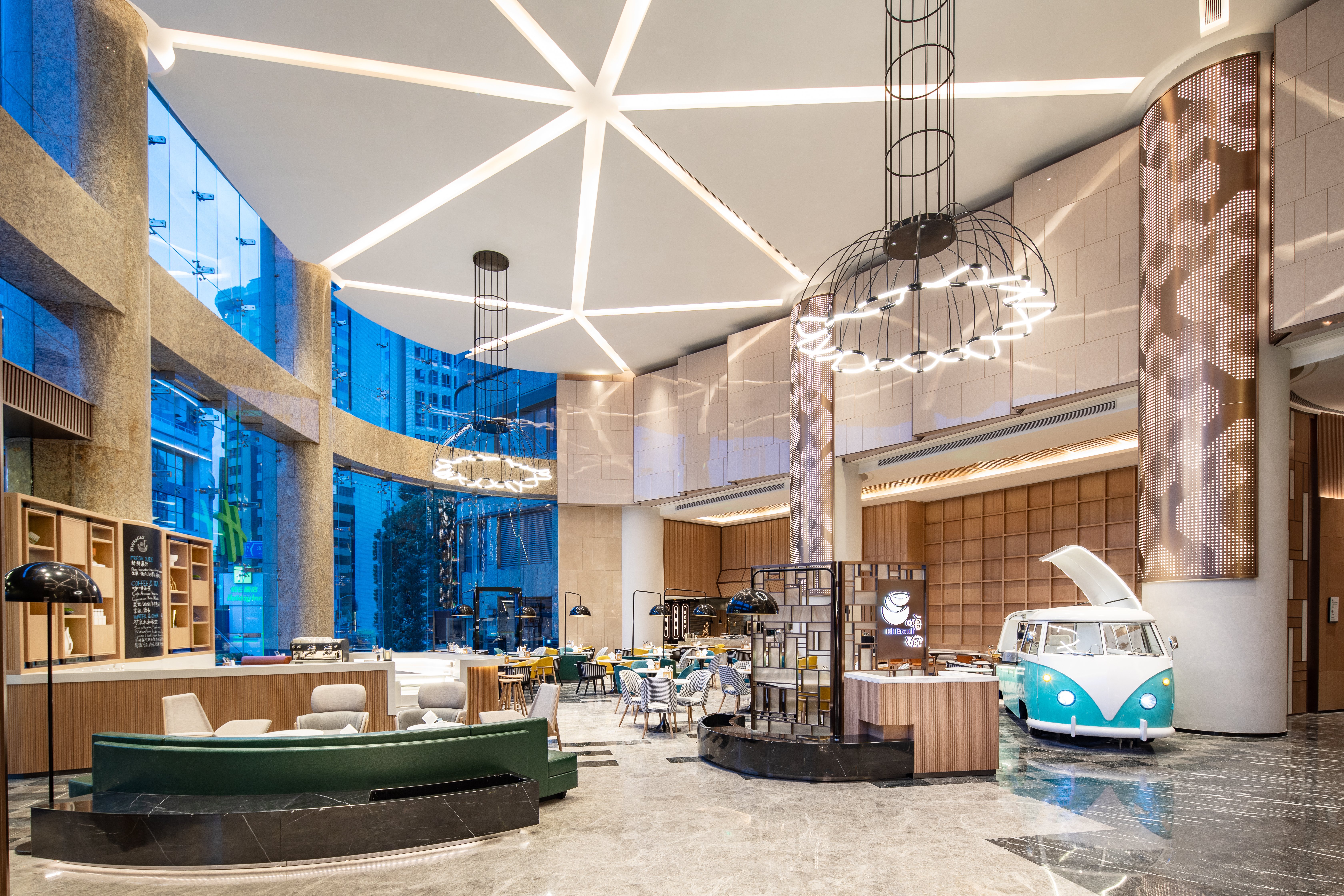 Holiday Inn Shanghai Nanjing Road 13/75