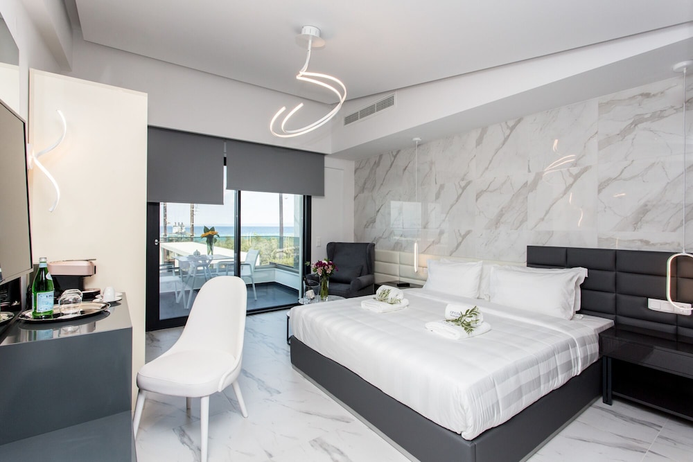Crystal Villas & Suites 7/39
