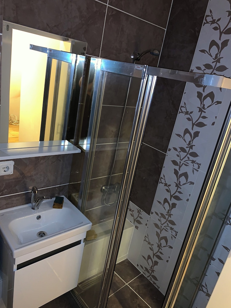 Omar Sultan Suites 30/33