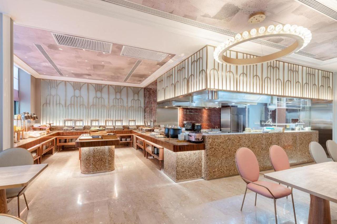 Mercure Urumqi Doowin Wanda Plaza 19/23