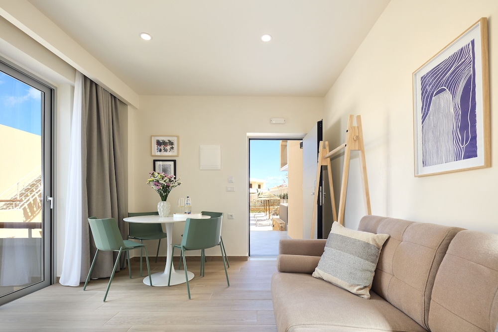 Villaggio Mare Suites 42/60
