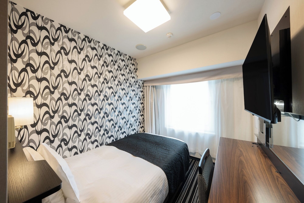 ROOM, SINGLE