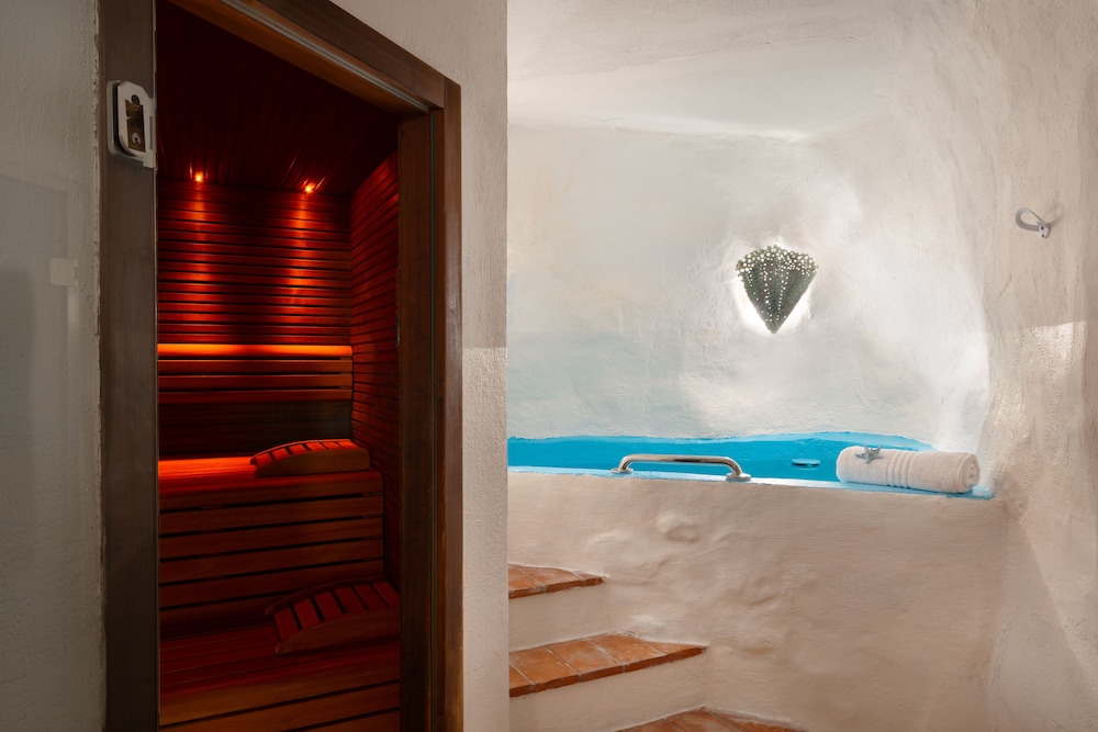 Hotel Resort And Spa Baia Caddinas 19/50