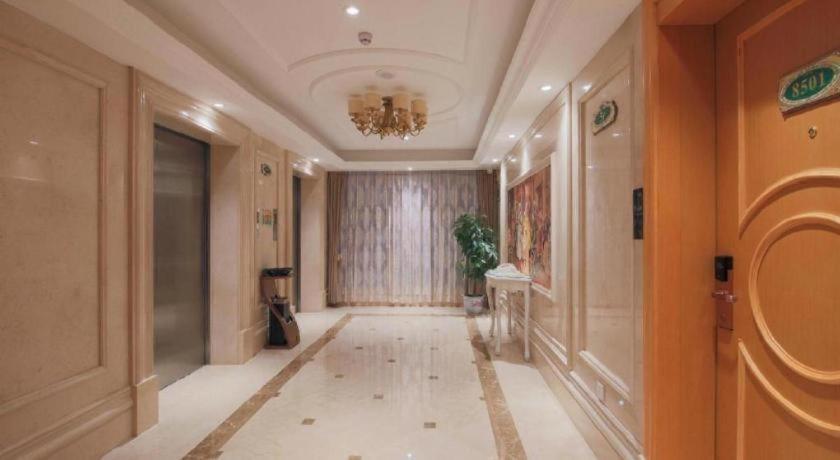 Vienna Hotel (Shenzhen Qinghu Metro Station) 13/54