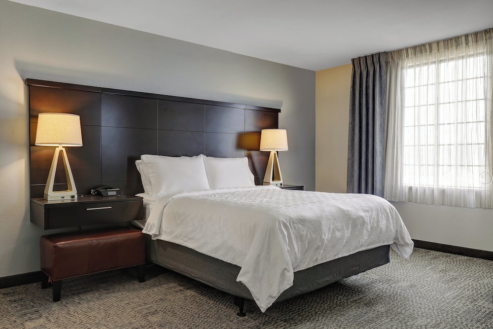 جناح استوديو بسرير كوين بمطبخ بحوض استحمام لذوي الإعاقة، Staybridge Suites Washington D.C. - Greenbelt 2/6