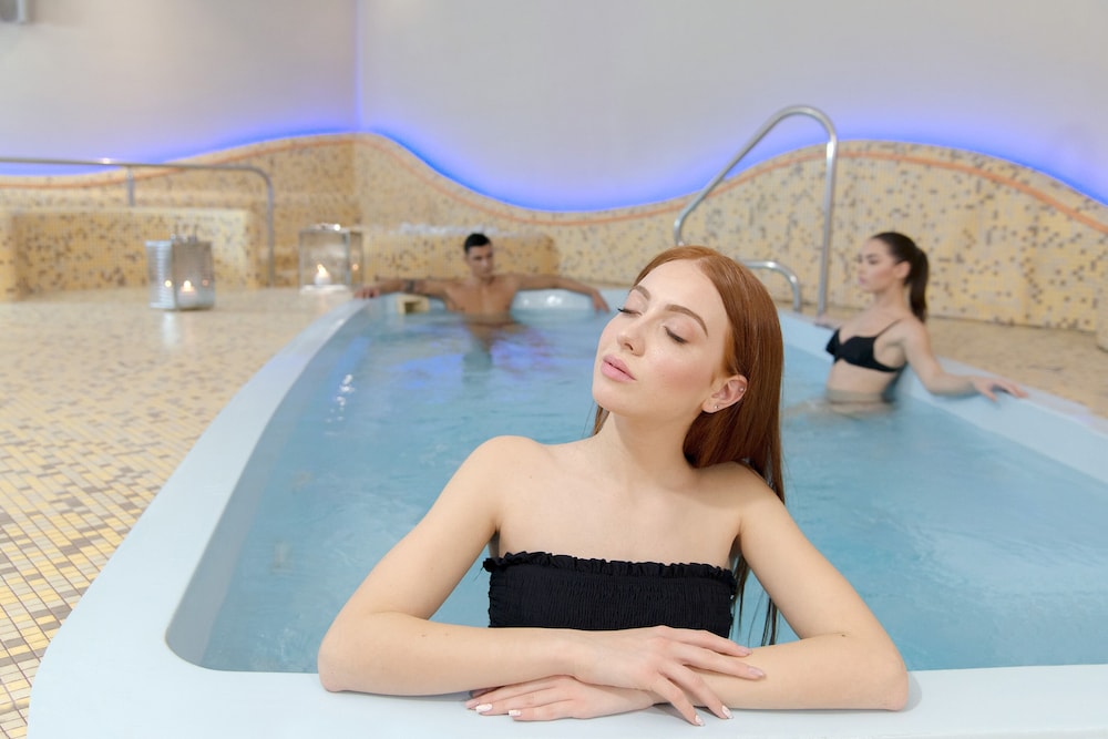 swimming pool spa