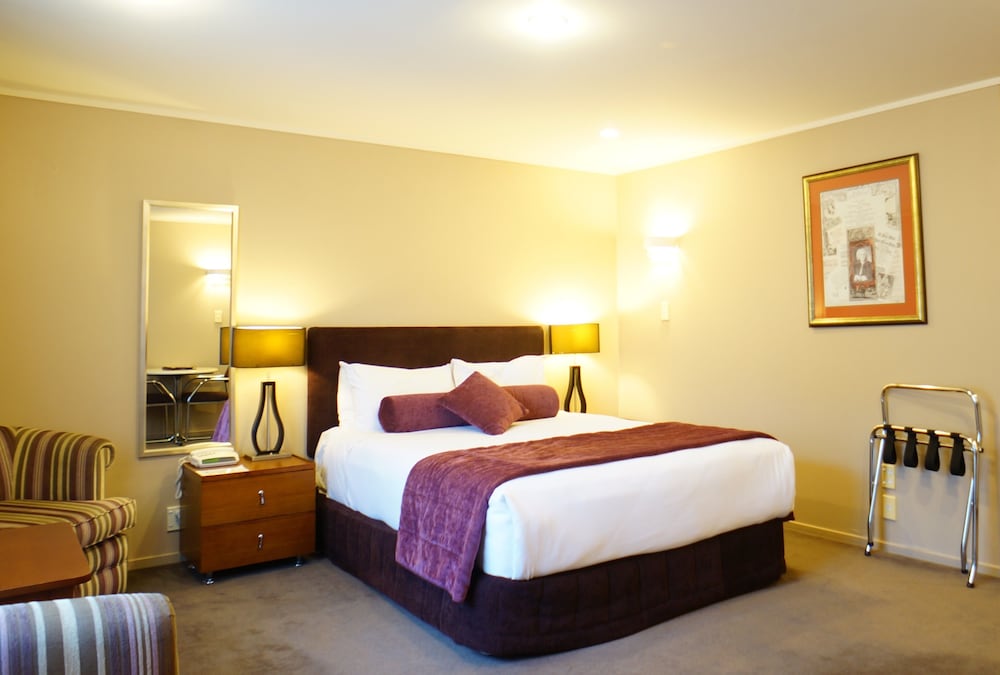 Cornwall Park Motor Inn 10/47