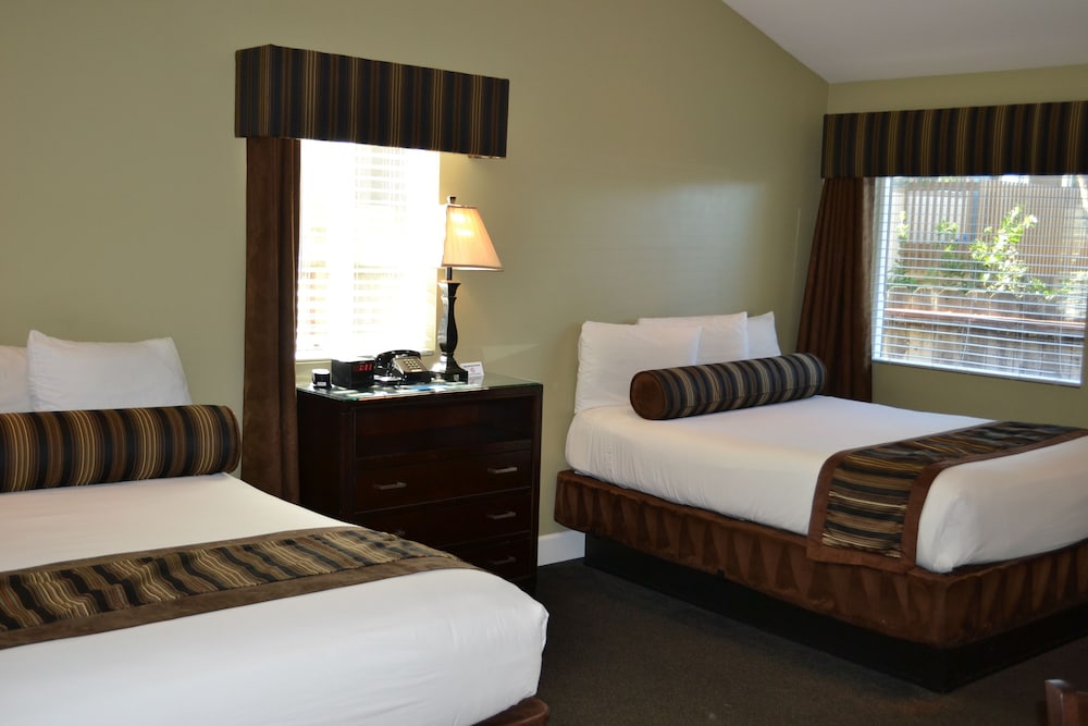 Monterey Peninsula Inn 18/63
