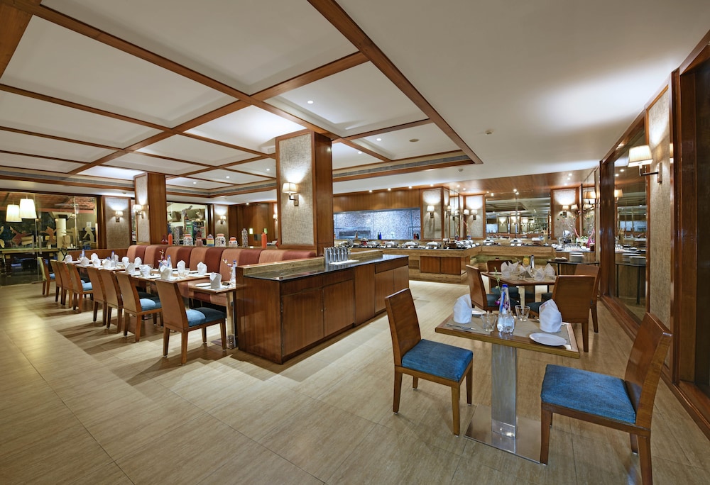Royal Orchid Resort & Convention Centre Bangalore 28/34
