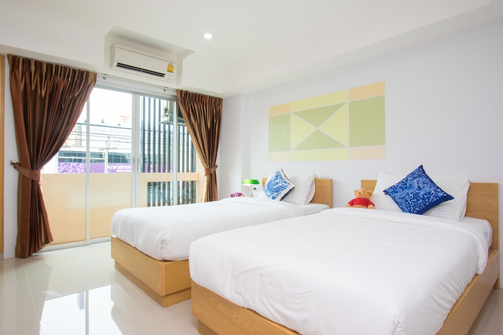 DELUXE, TWIN BEDS