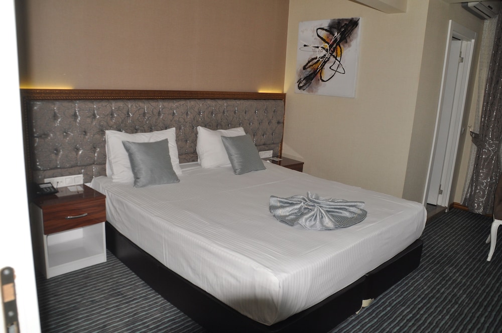 Grand Sera Hotel 24/50
