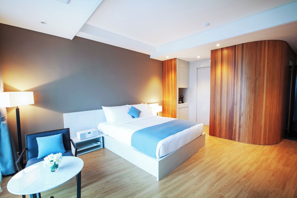 FAMILY, DOUBLE BED, POOL VIEW, MAIN BUILDING