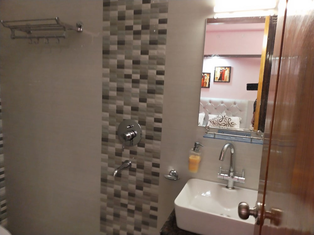 Hotel Prabhat 50/50