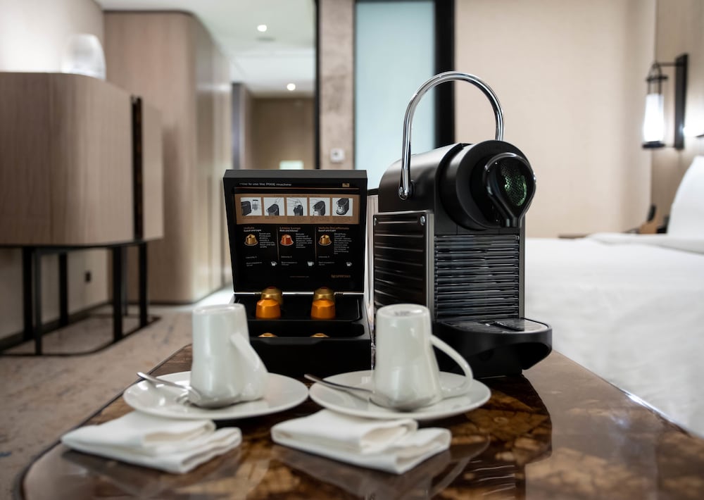 Conrad Manila 23/53