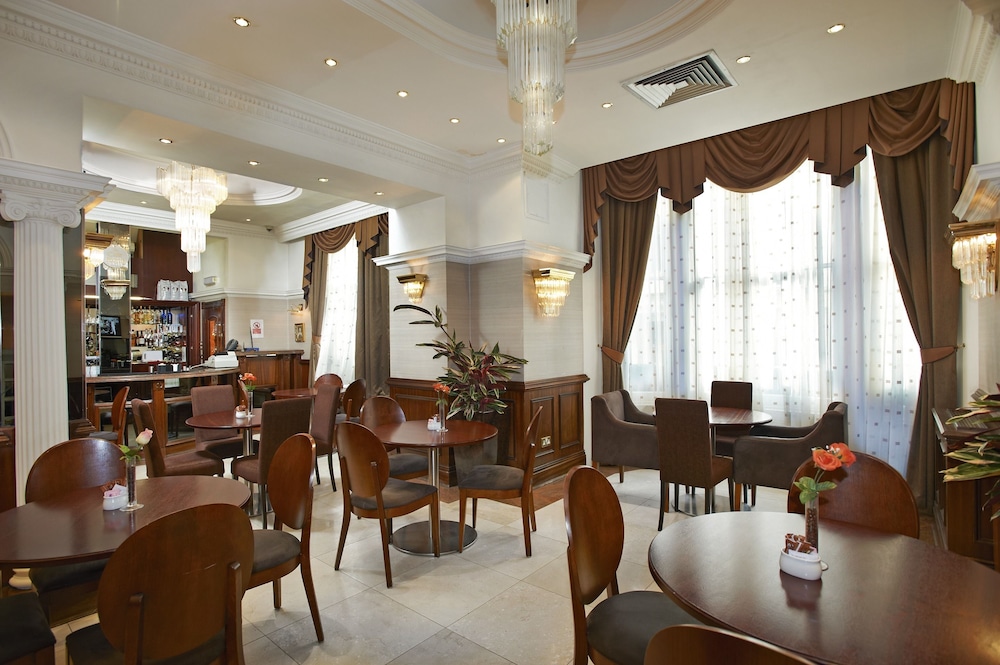 Royal Eagle Hotel 60/66