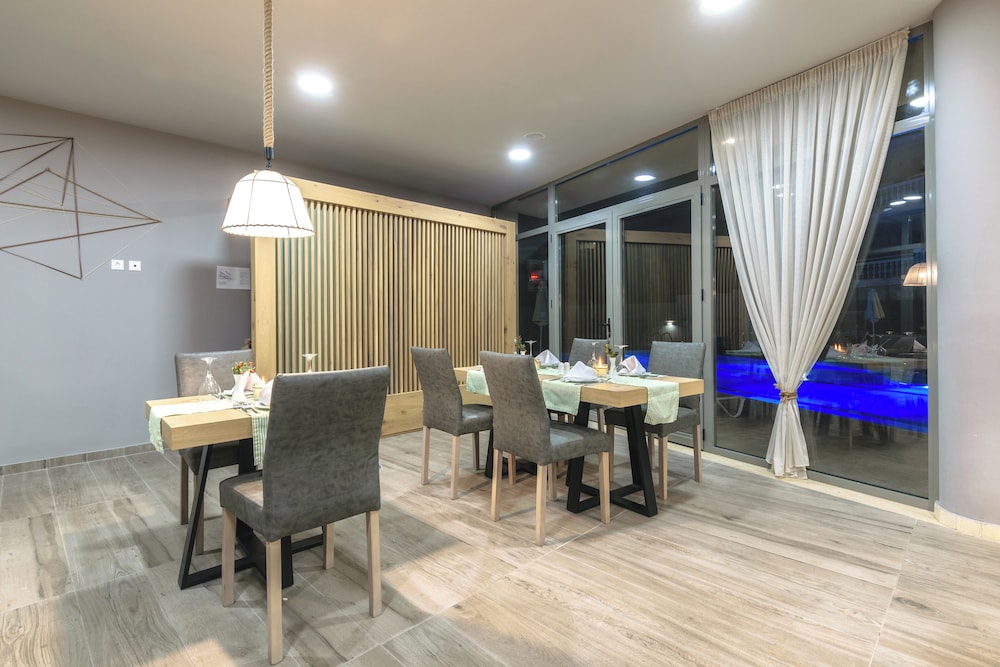 Karras Grande Resort 56/66