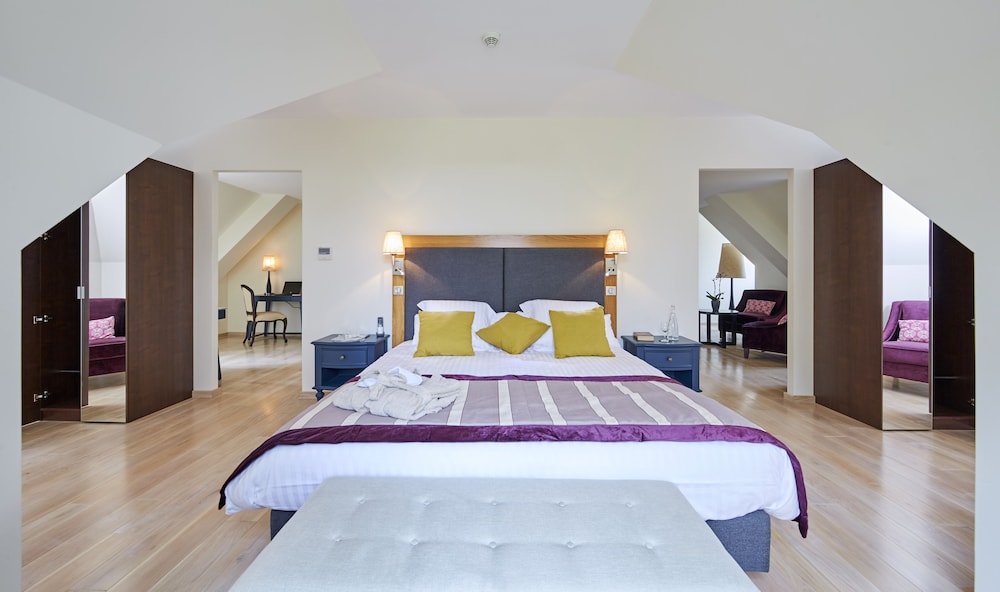 Hotel Castel Maintenon - Handwritten Collection 10/64