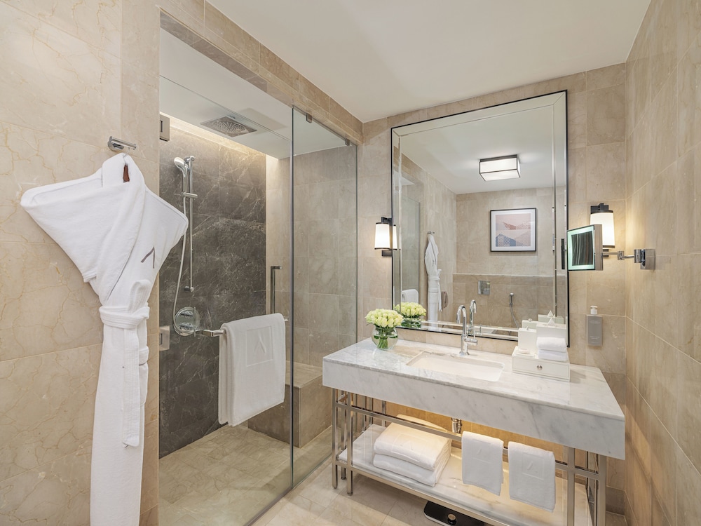 DELUXE, SUITE, CITY VIEW