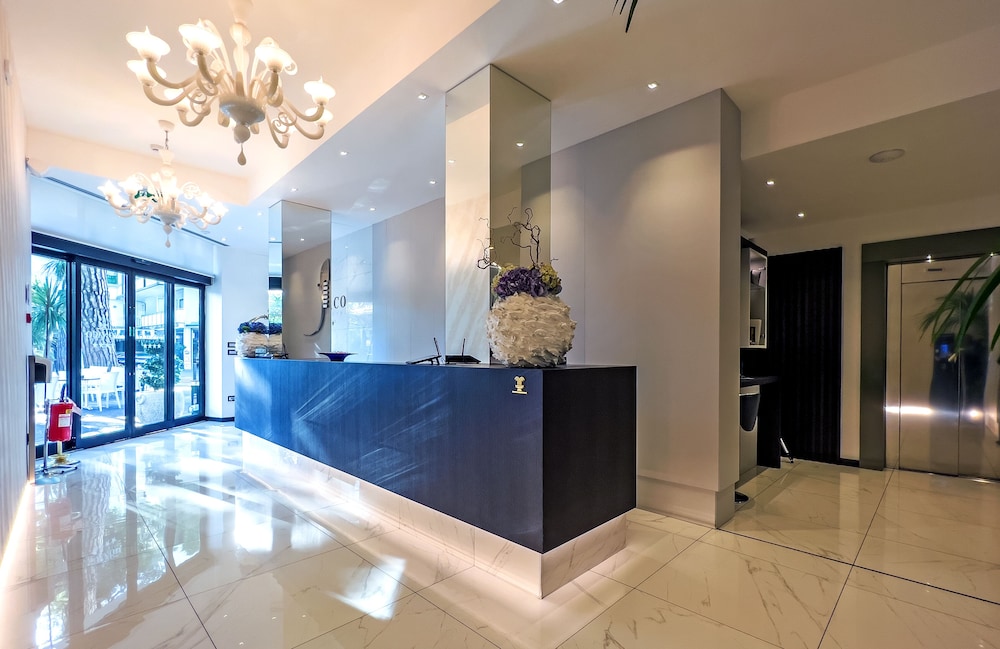 Hotel Monaco 5/50